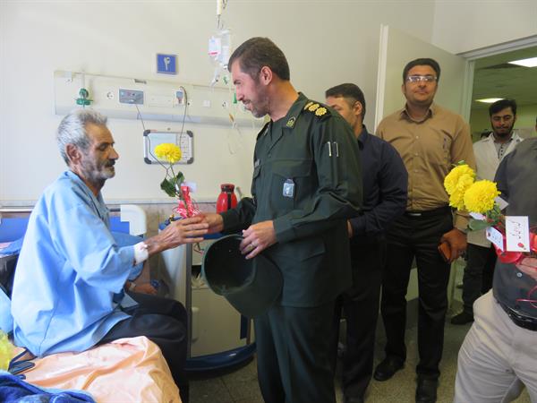 عیادت فرمانده ناحیه مقاومت بسیج کنگاور از بیماران بستری در بیمارستان شهید دکتر چمران+گزارش تصویری